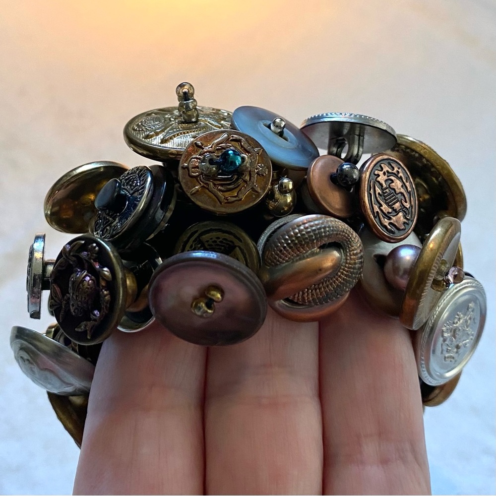 7" Button Bracelet - Picture 4 of 15